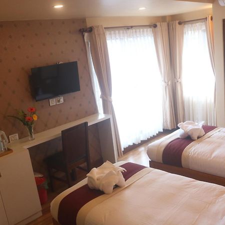 Hotel Family Ties Pvt. Ltd. Катманду Екстериор снимка